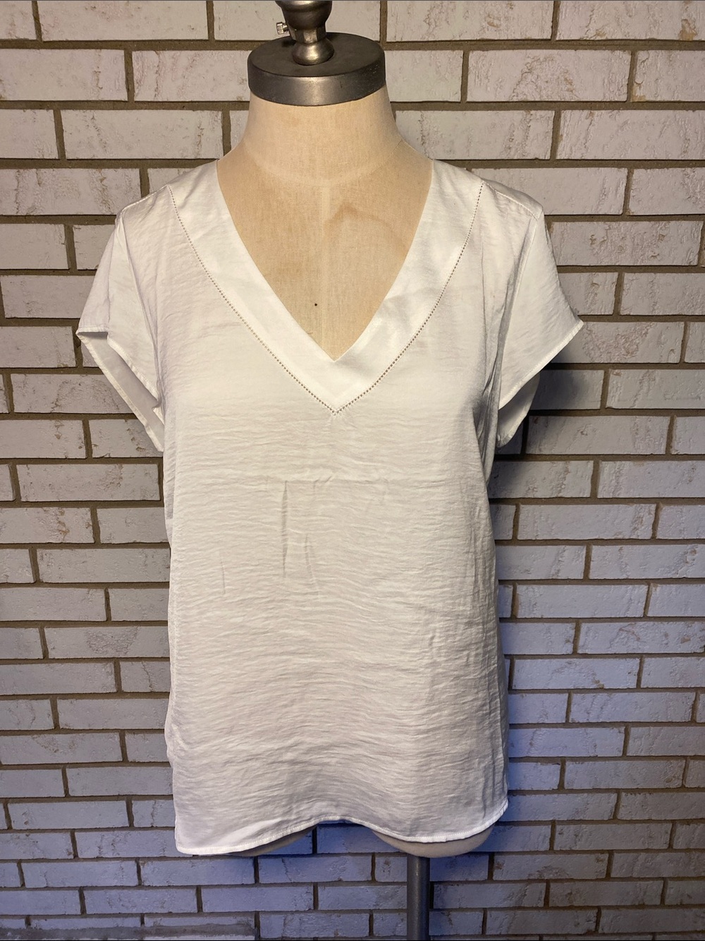 H&M White V-Neck Short Sleeve Blouse